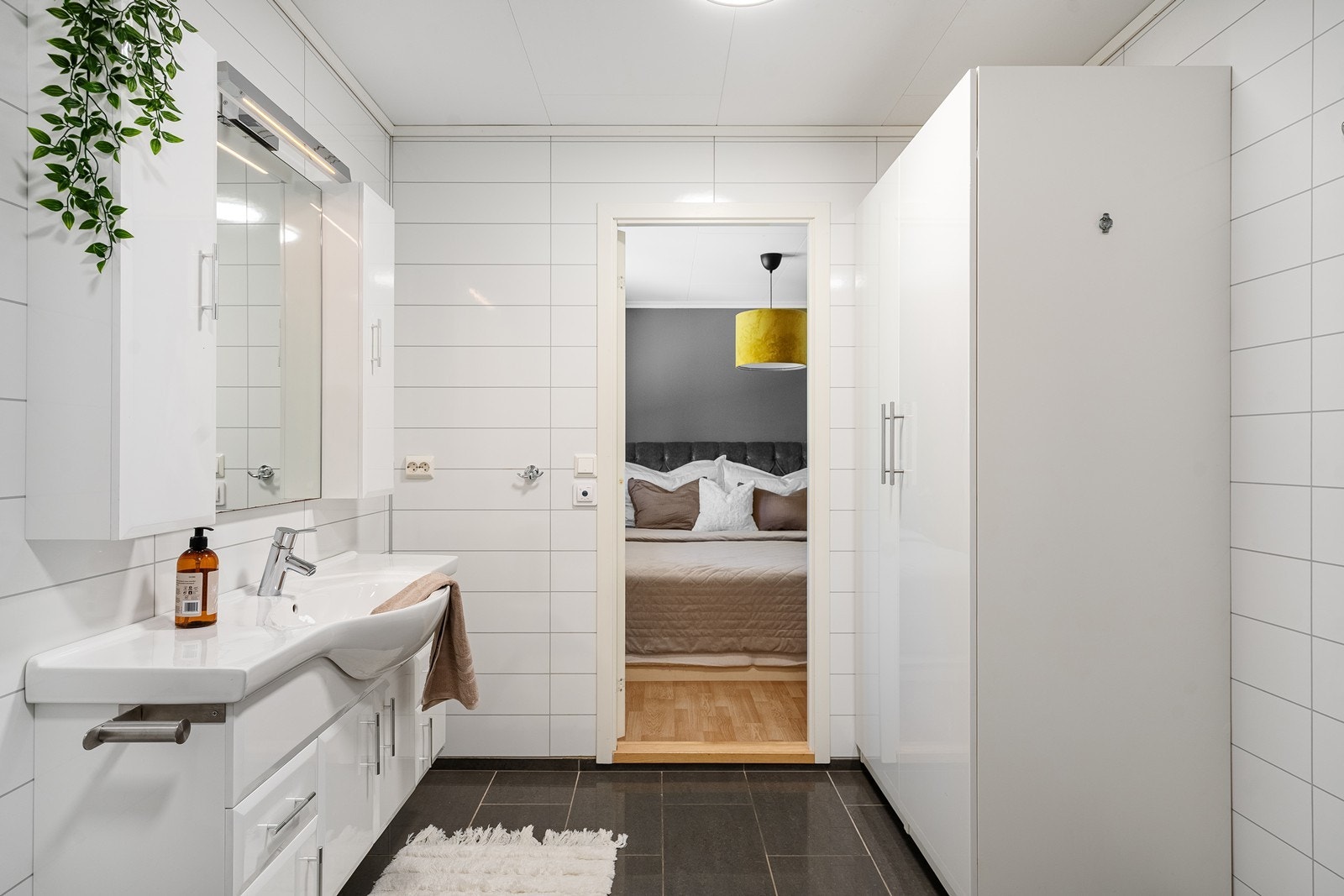 Privat bad tilknyttet hovedsoverommet. Galleribilde