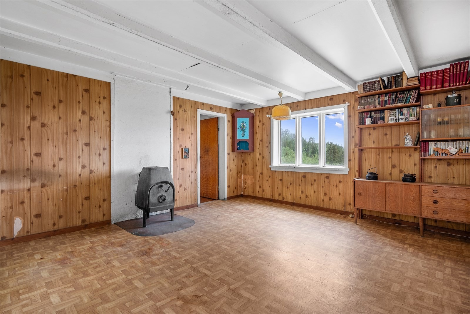 På hovedplanet har boligen to stuer og to eldre kjøkken. Galleribilde