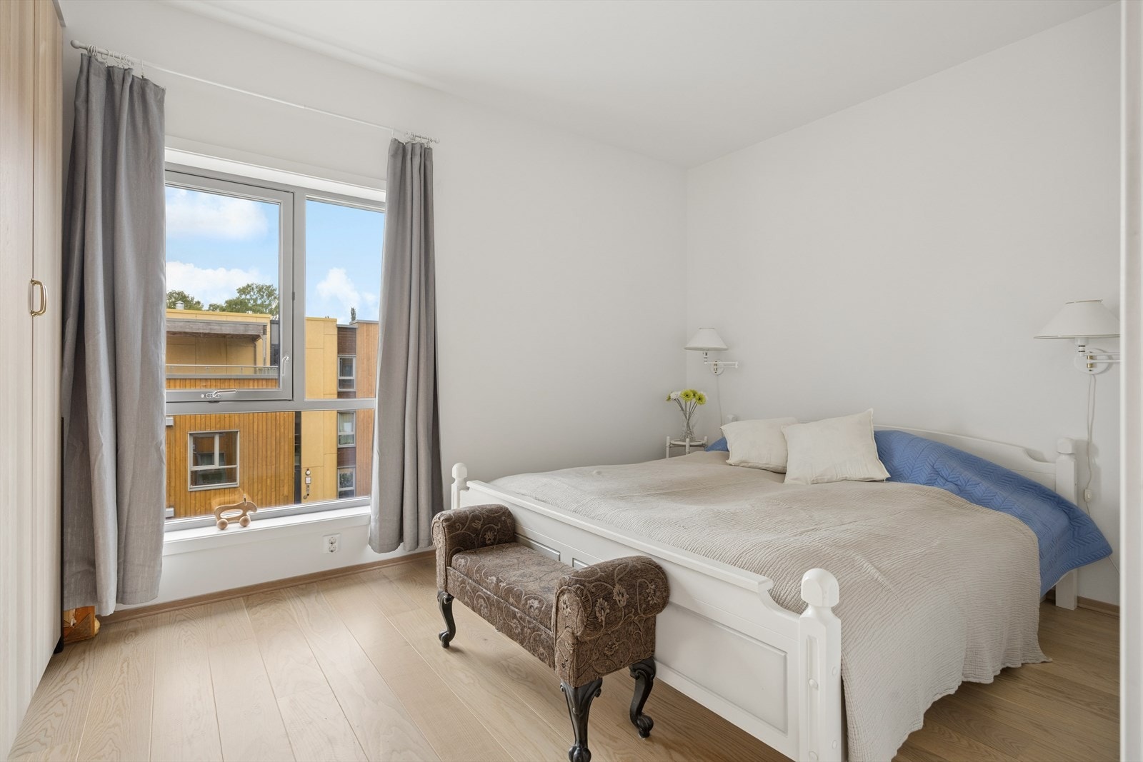 Hovedsoverom med god plass til dobbeltseng og garderobe. Galleribilde