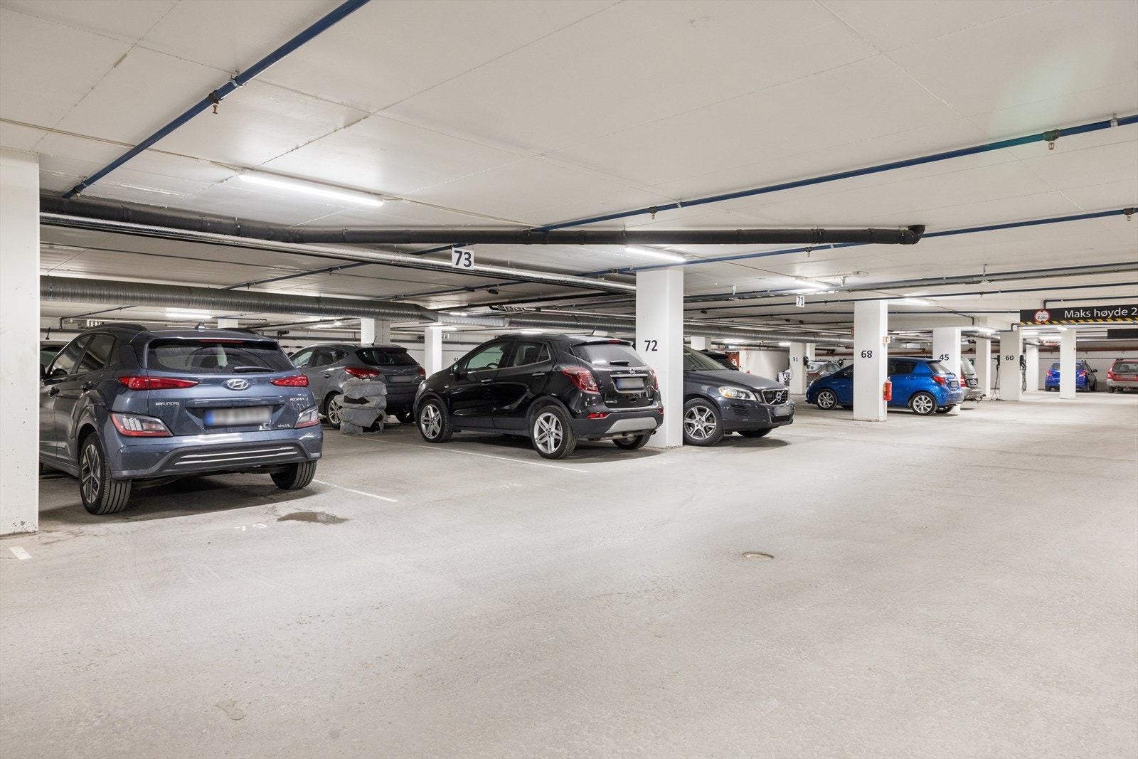 Parkeringskjeller med fast parkeringsplass.Mulighet for elbil lader. Galleribilde