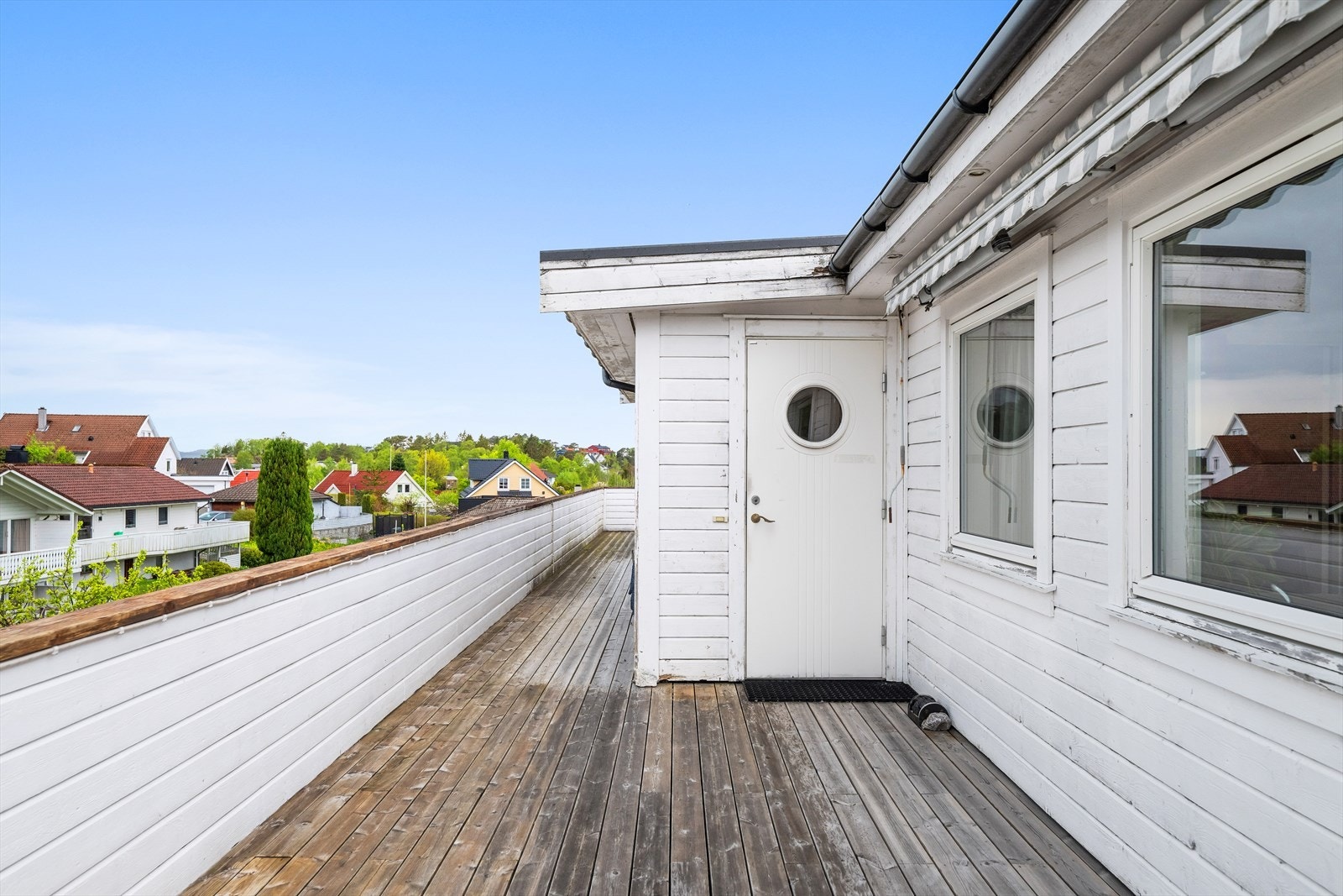 Toppleilighet med egen inngang. Galleribilde