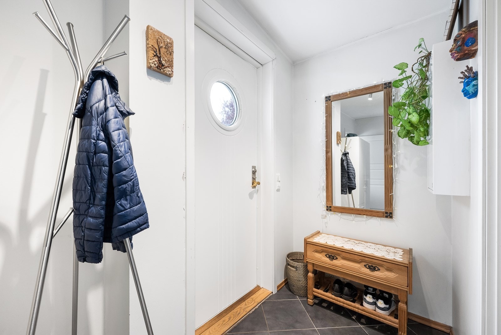 Inngangsparti med adkomst fra den utvendige terrassen. Galleribilde