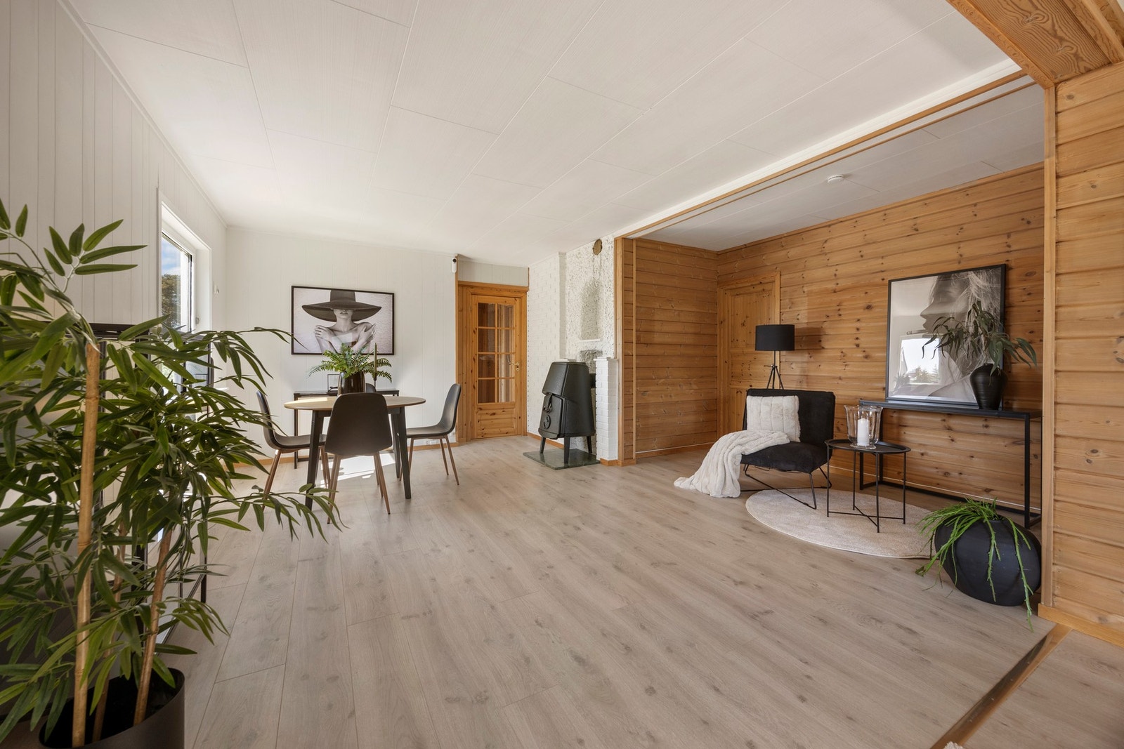 God plass til både spisegruppe og sofa Galleribilde