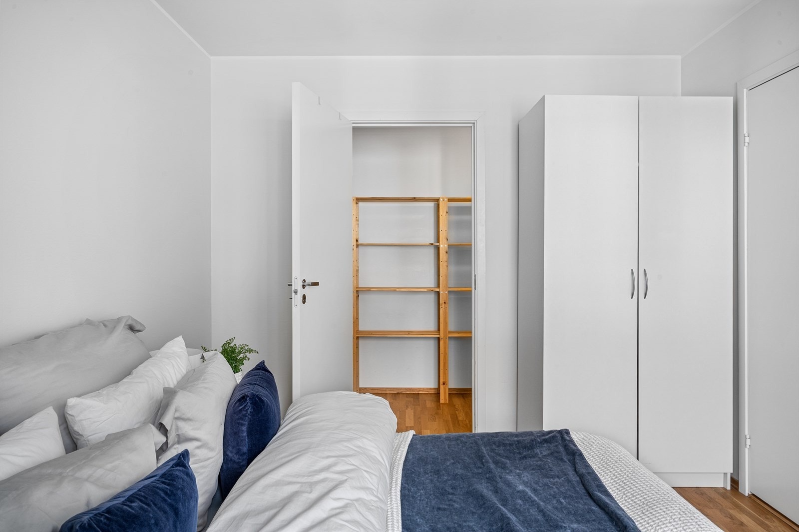 Hovedsoverom med garderobe Galleribilde