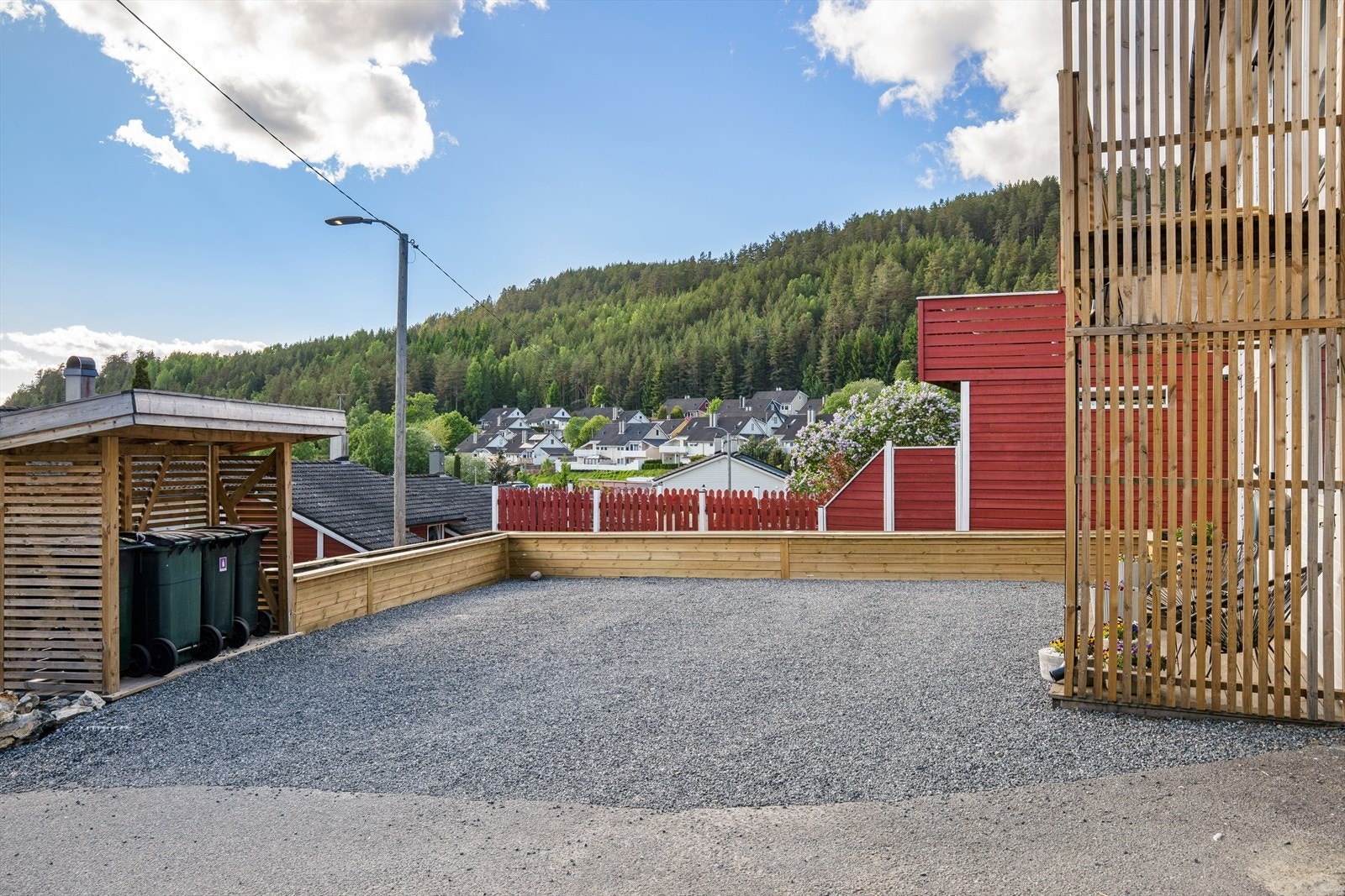 Eiendommen ligger i et etablert og rolig boligområde. Galleribilde