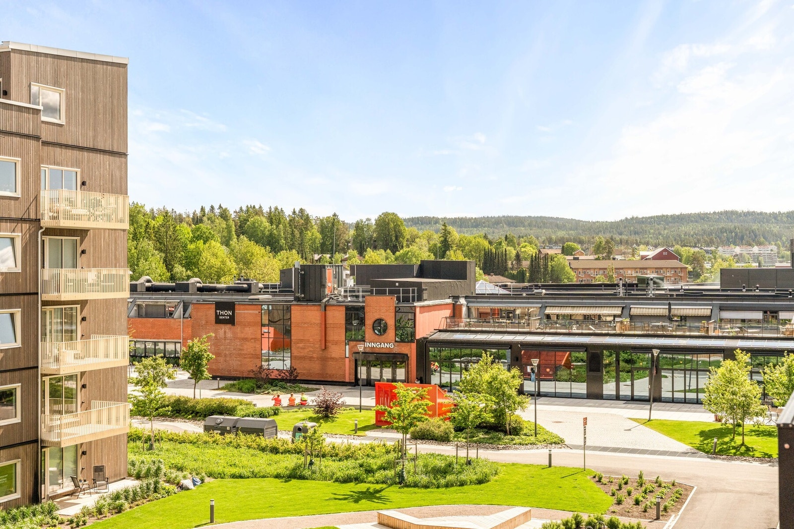 Området er utviklet med fokus på moderne arkitektur, gode møteplasser, grønne omgivelser og et levende nærmiljø som skal gjøre hverdagen både enkel og hyggelig. Galleribilde