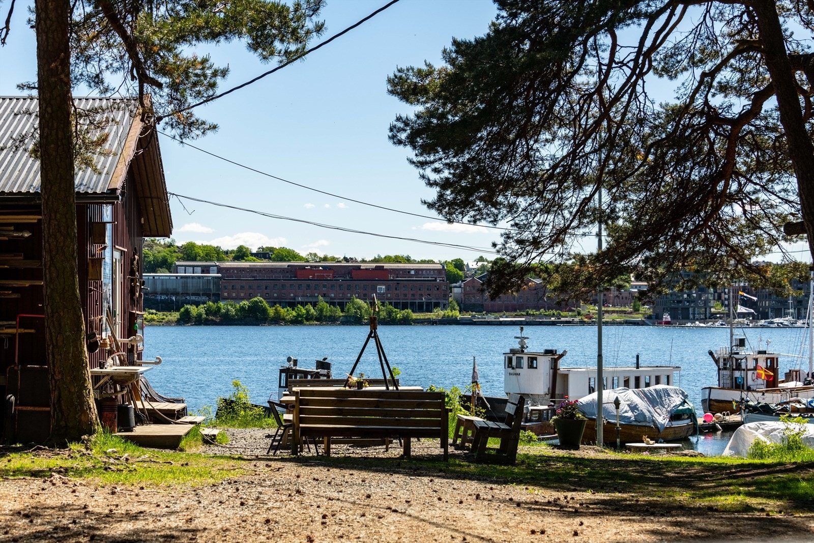 Nærheten til sjøen gir gode muligheter for rekreasjon og maritime aktiviteter. Galleribilde