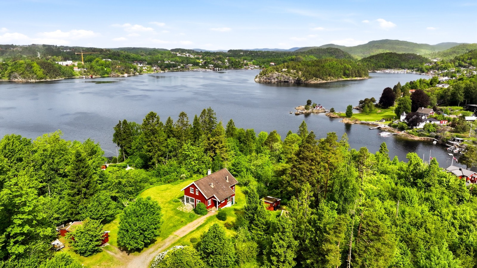 Sommerro er som navnet indikerer et særdeles godt sted å bo, hele året. Galleribilde