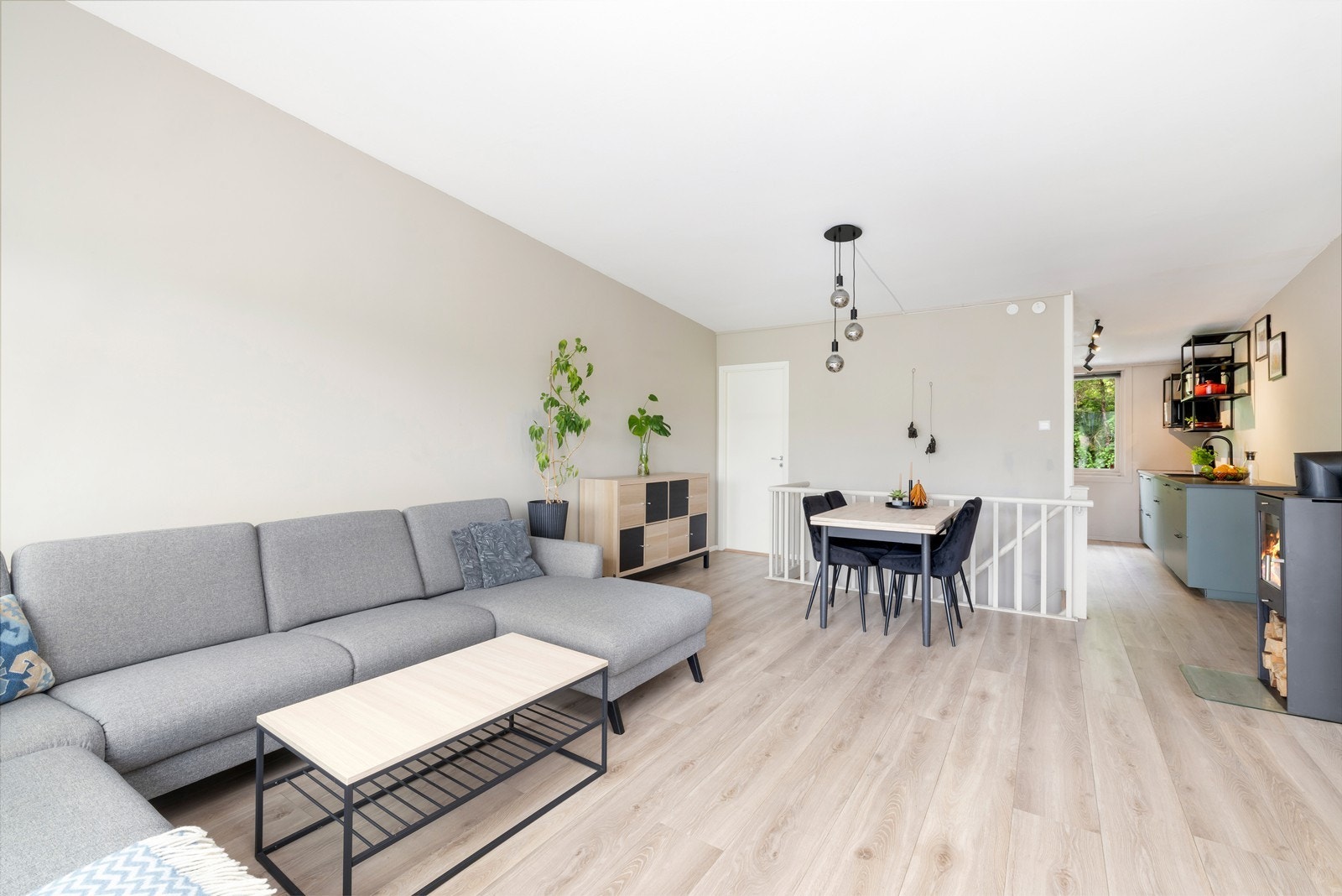 Her er det god plass til både sofagruppe og spisestue. Galleribilde