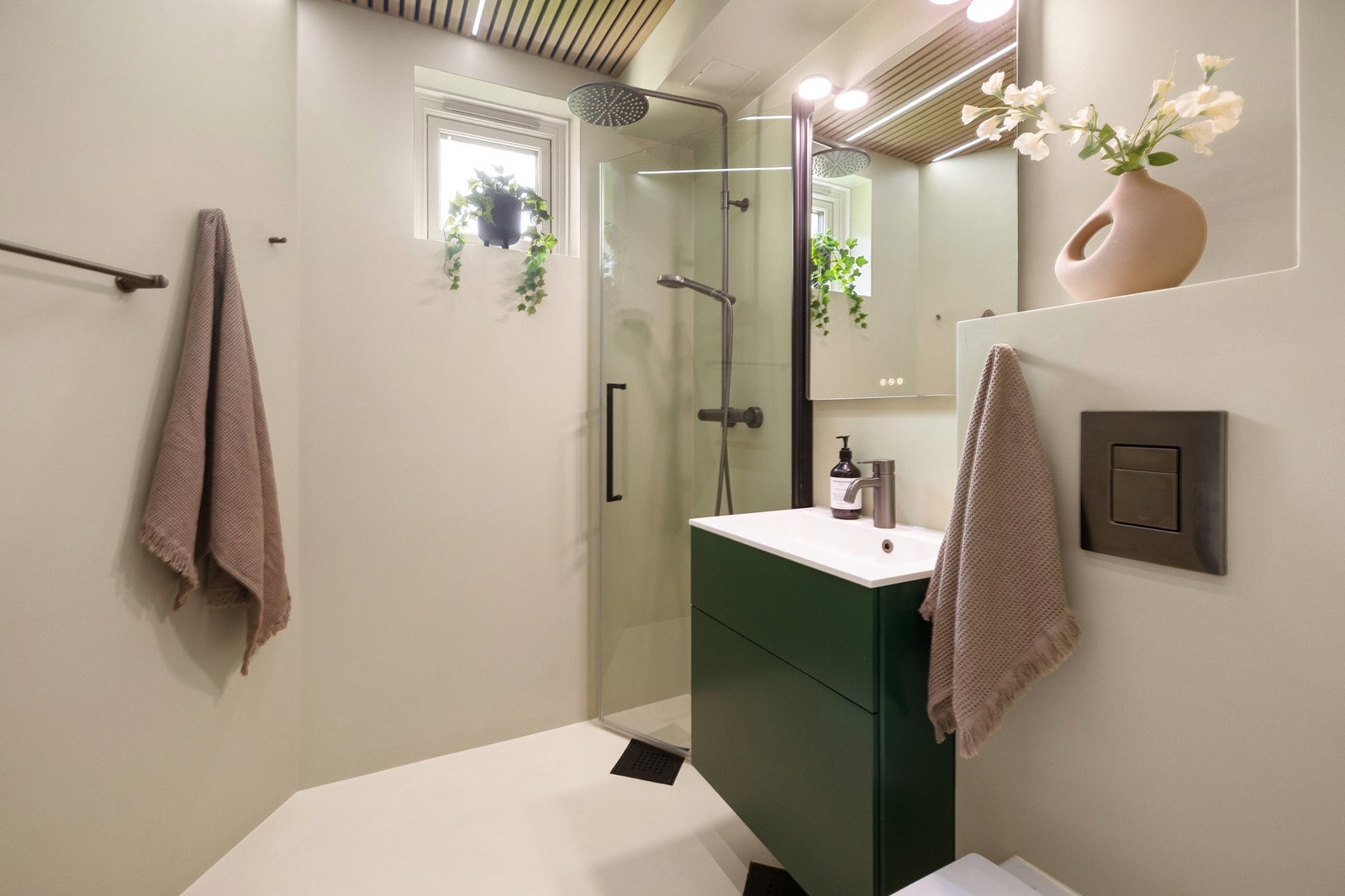 Badet ble opprinnelig rehabilitert i regi av aksjelaget i 2007, og har senere blitt modernisert av dagens eier i 2024. Galleribilde