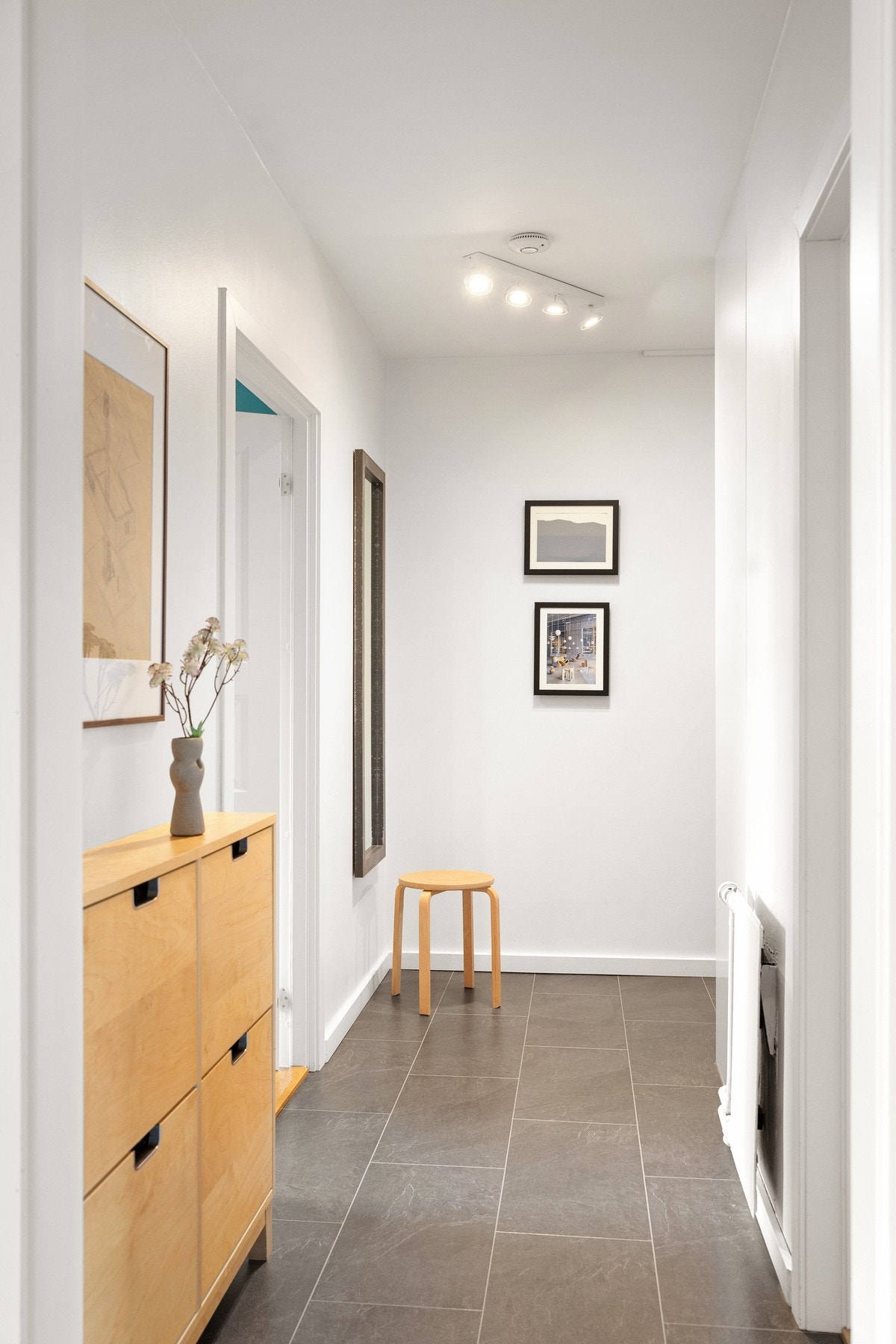 Boligen disponerer to eksterne boder med et totalareal på 11m². Galleribilde