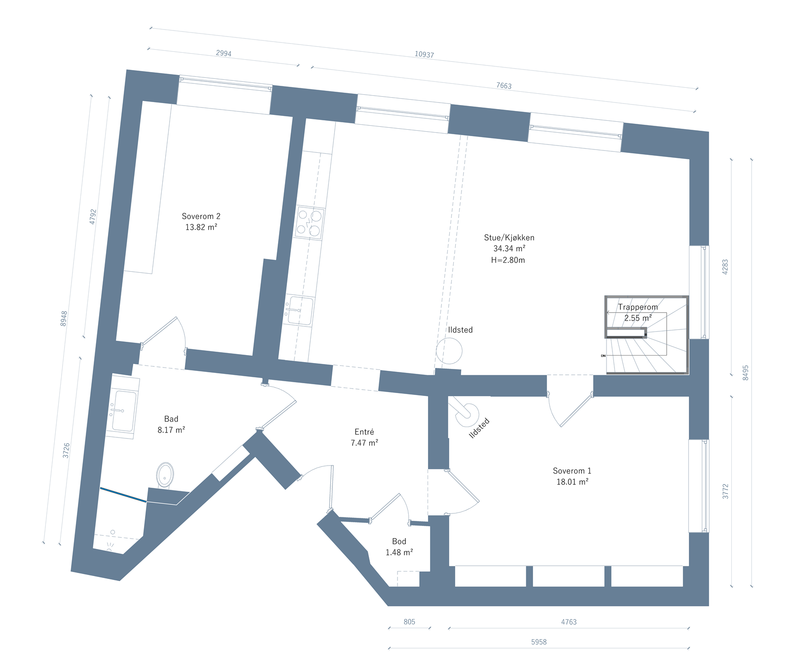 Vi starter med plantegningen for hovedetasjen. I denne etasjen finner vi: Stue/kjøkken, to soverom, bad, bod og entré. Galleribilde