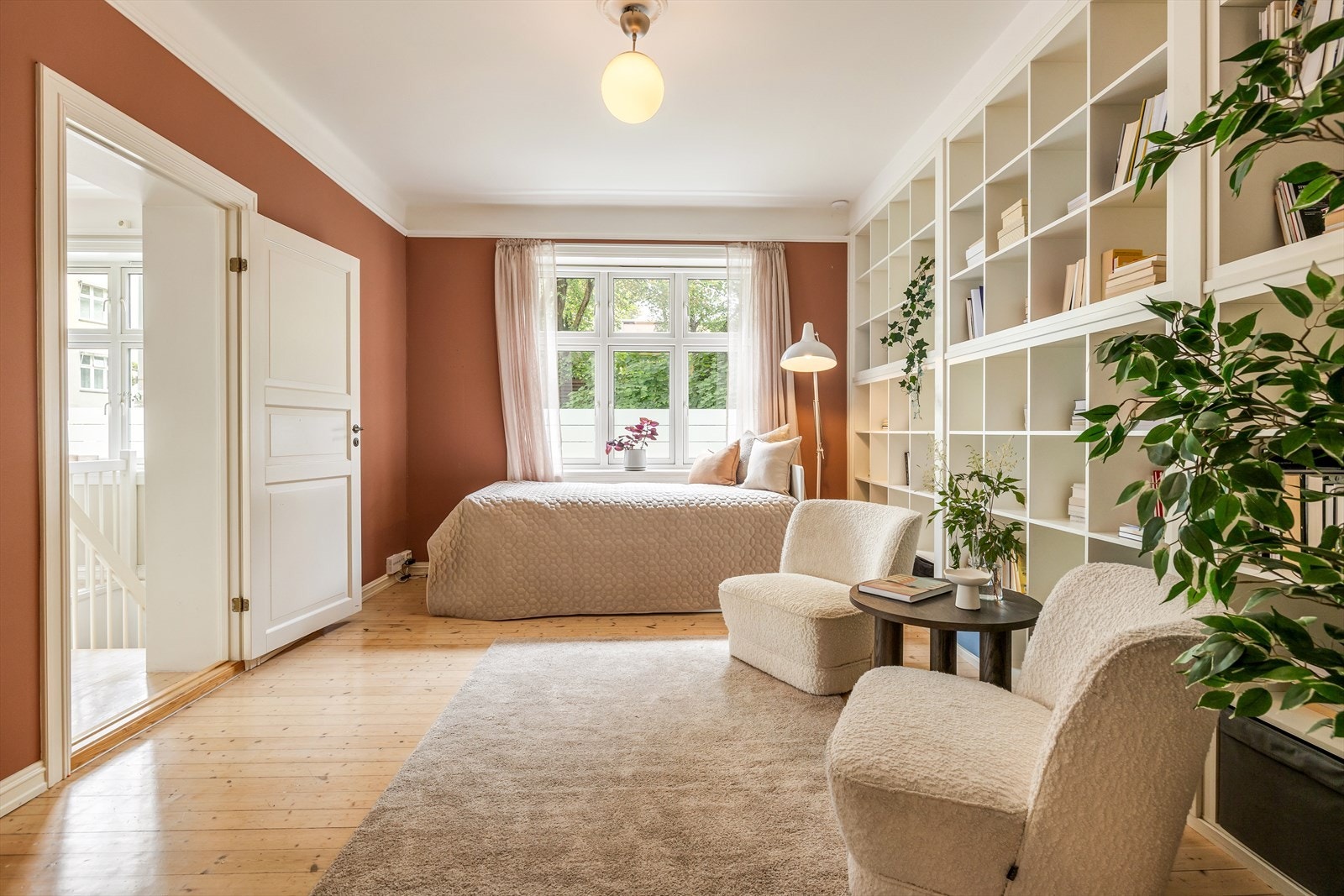 Soverommet er vendt mot rolig bakgård - Her ligger alt til rette for en god natts søvn! Galleribilde