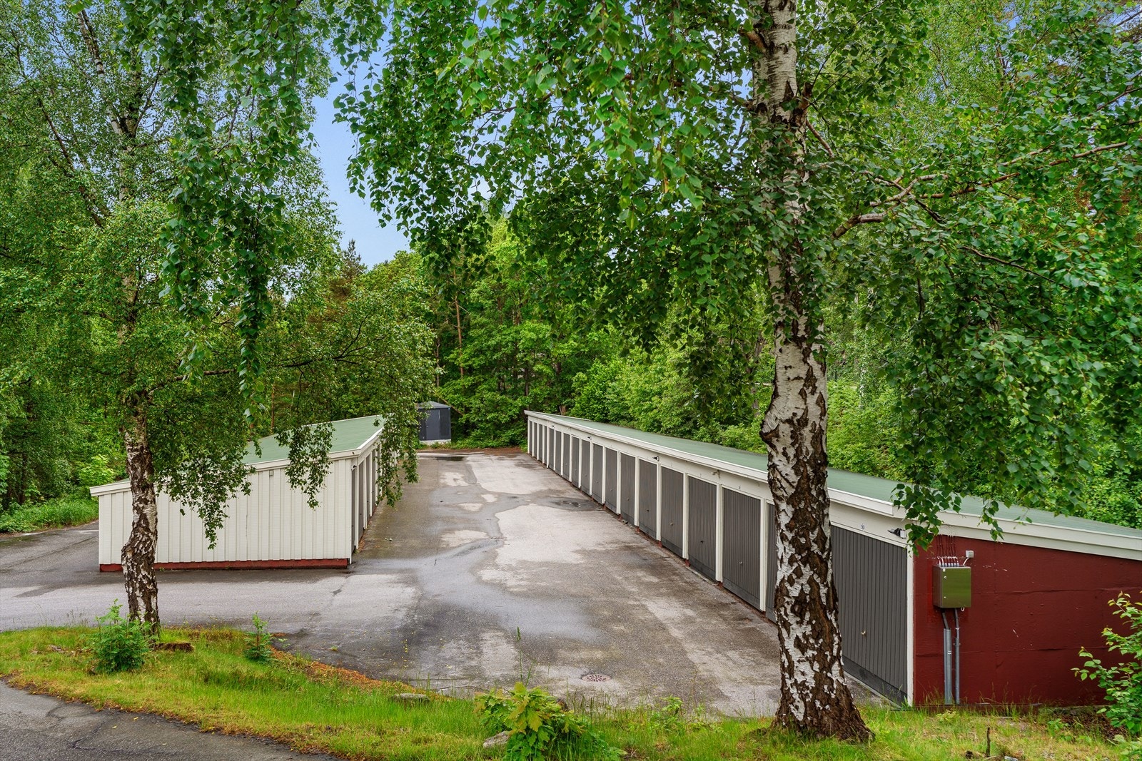Borettslaget har garasjer som kan leies Galleribilde
