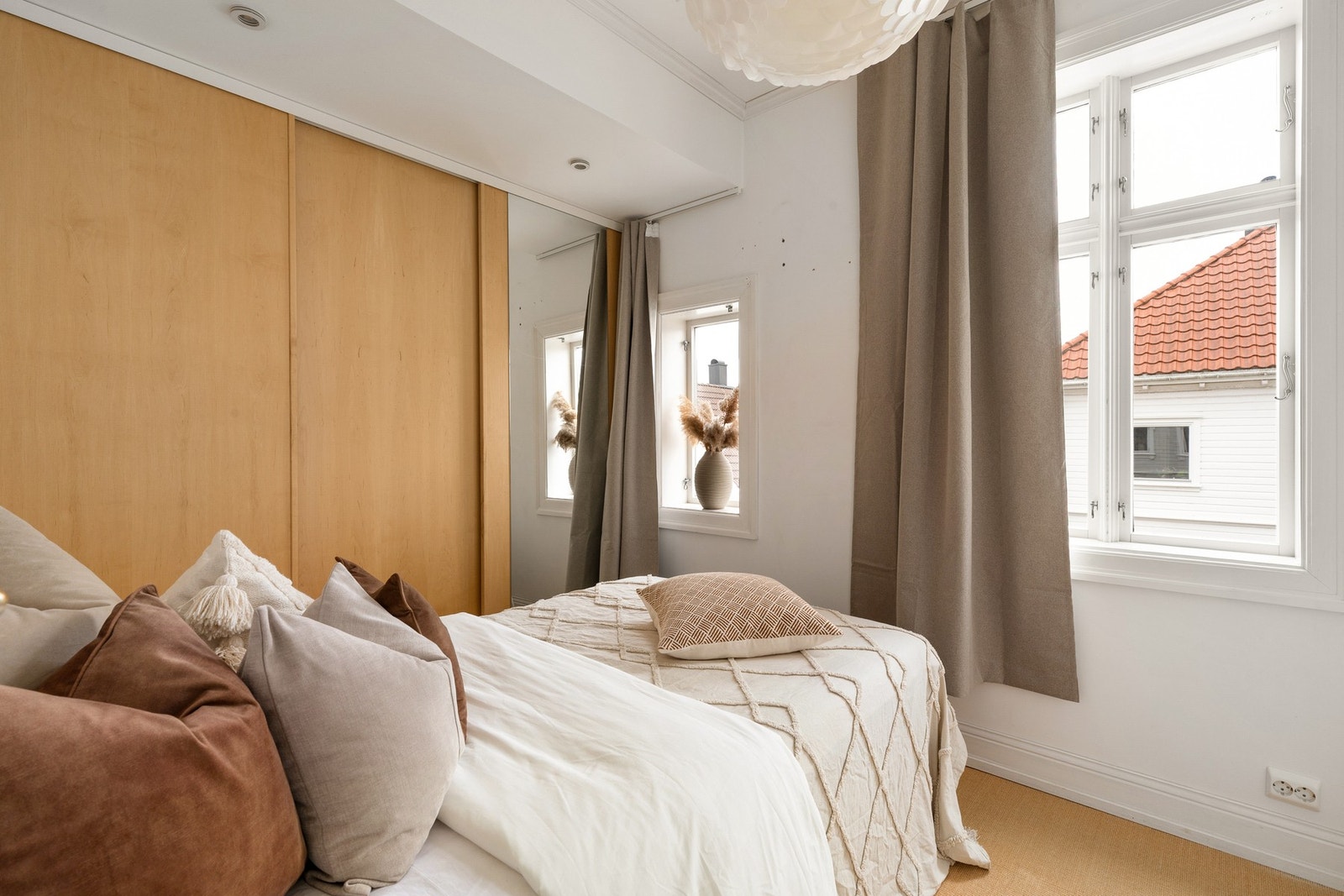 Soverom nr. 3 med garderobe og direkte adkomst til bad Galleribilde