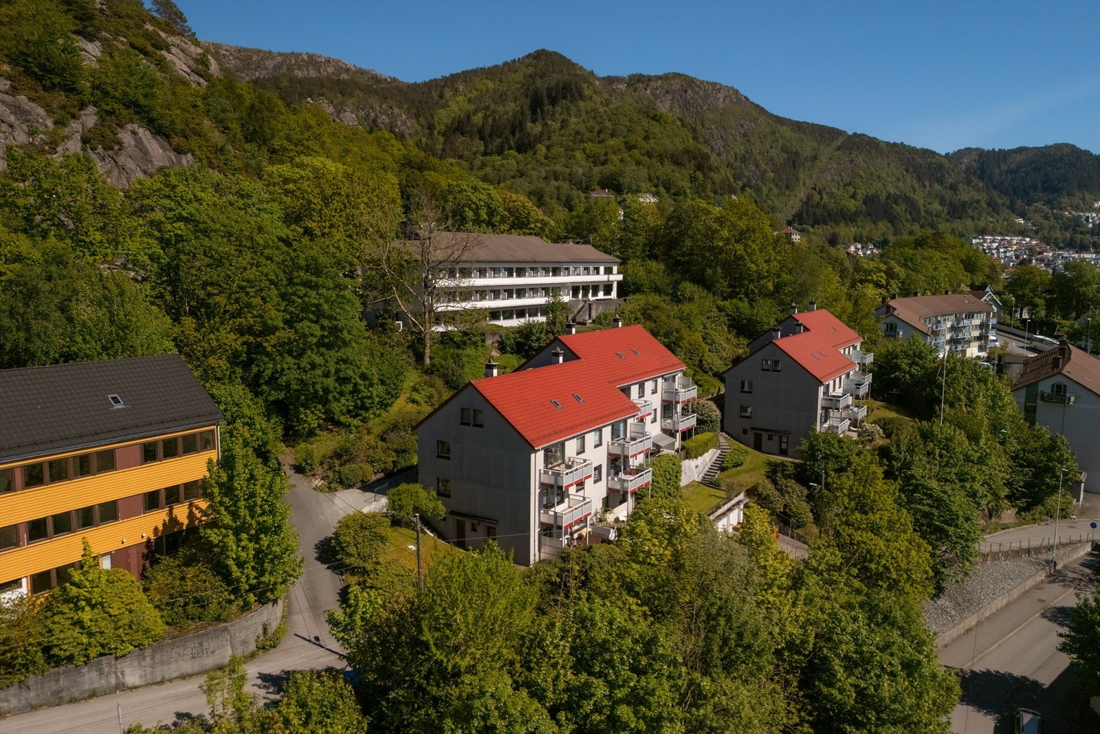- Her bor man med nærhet til NHH, dagligvarebutikk, busstopp og sentrumskjernen - Galleribilde