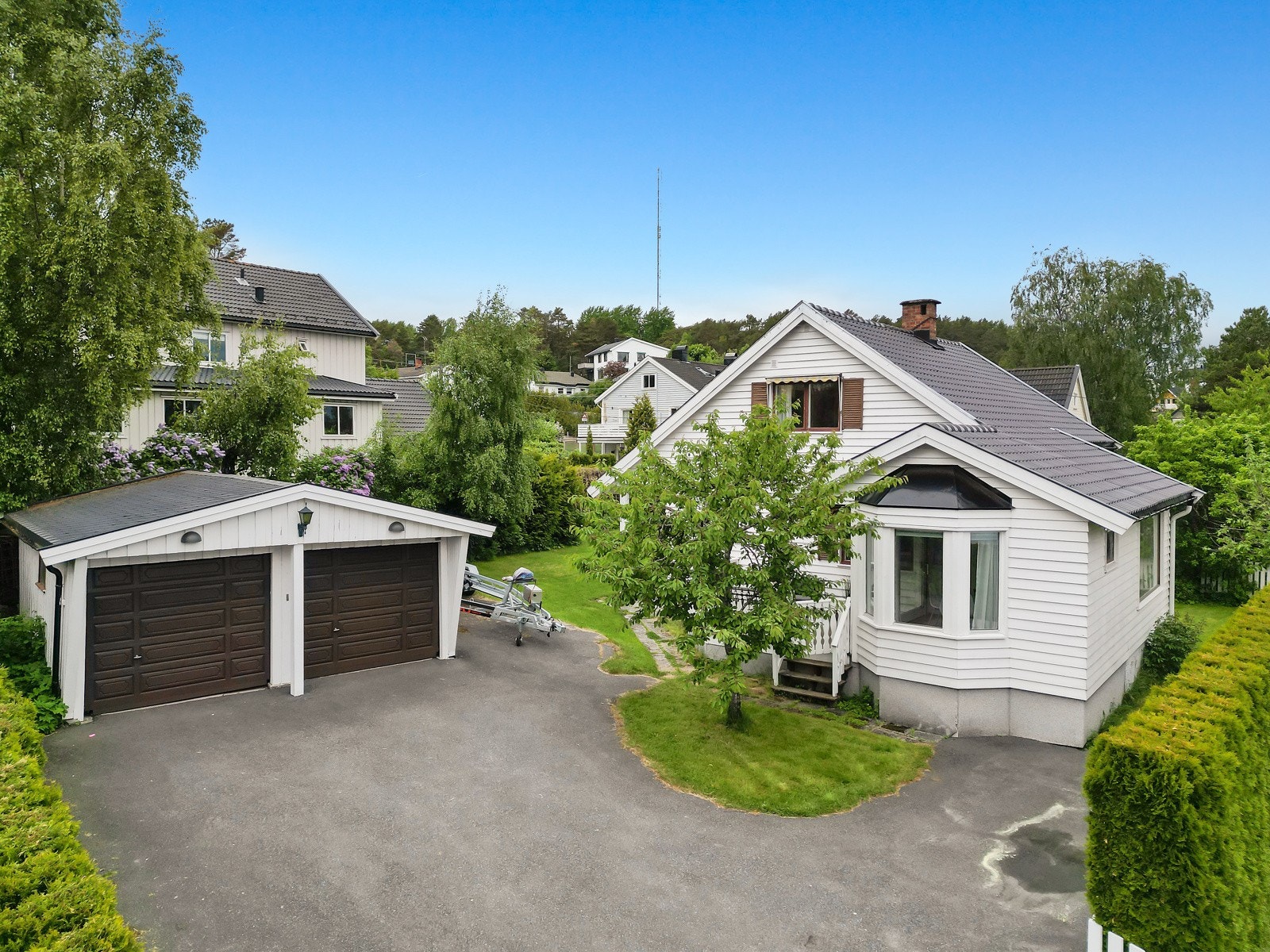 Velkommen til en idyllisk og solrik eiendom i villaområdet på Bekkelagshøgda! Galleribilde