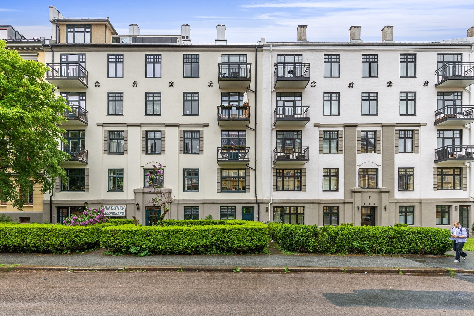 Fasaden og balkongen ble oppusset i 2018. Galleribilde