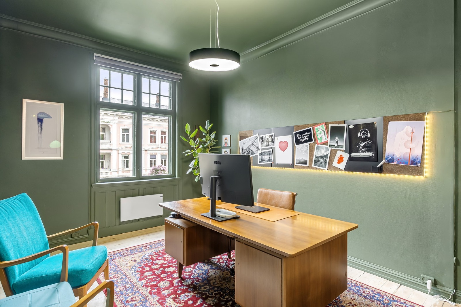 Soverom 2, i dag innredet som kontor. Rommet er av meget god størrelse og kan enkelt innredes etter behov. Galleribilde