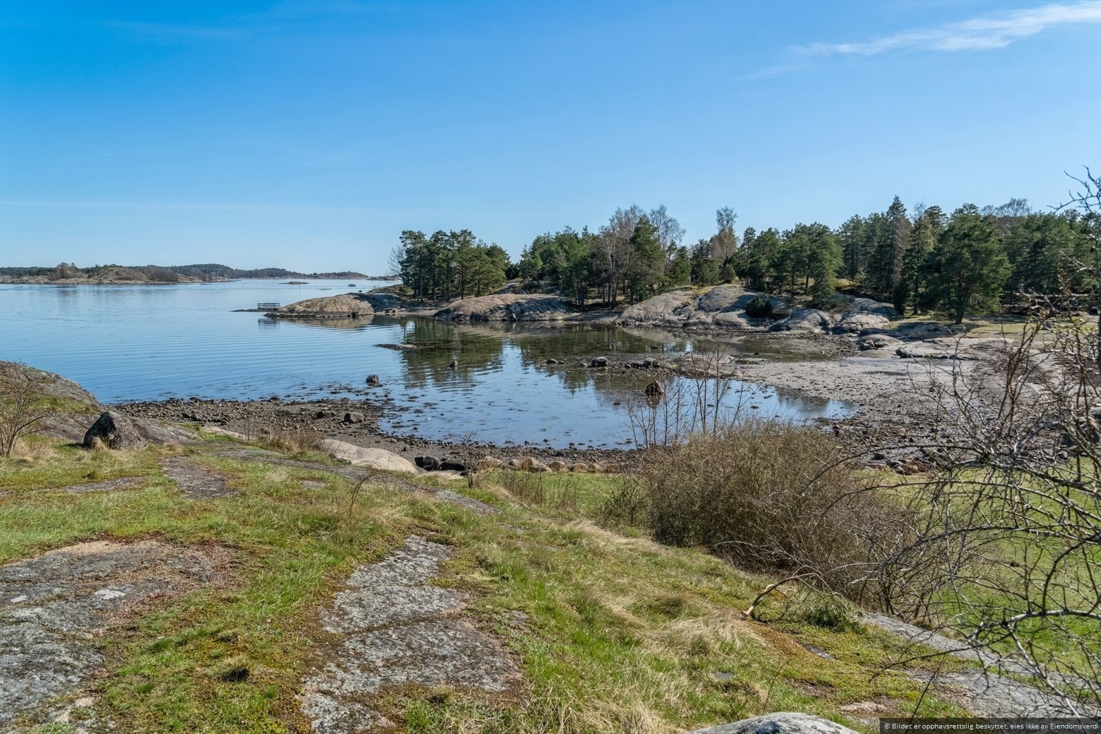 Kun en kort rusletur unna ligger flotte Fjærholmen. Galleribilde