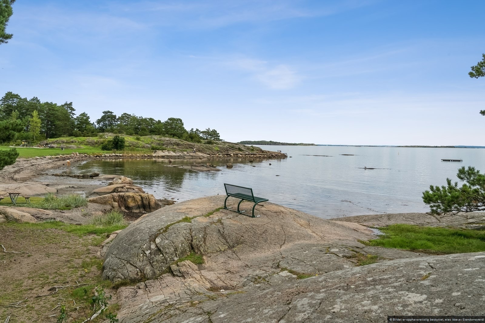 På Fjærholmen er det supre bademuligheter og turområder. Galleribilde