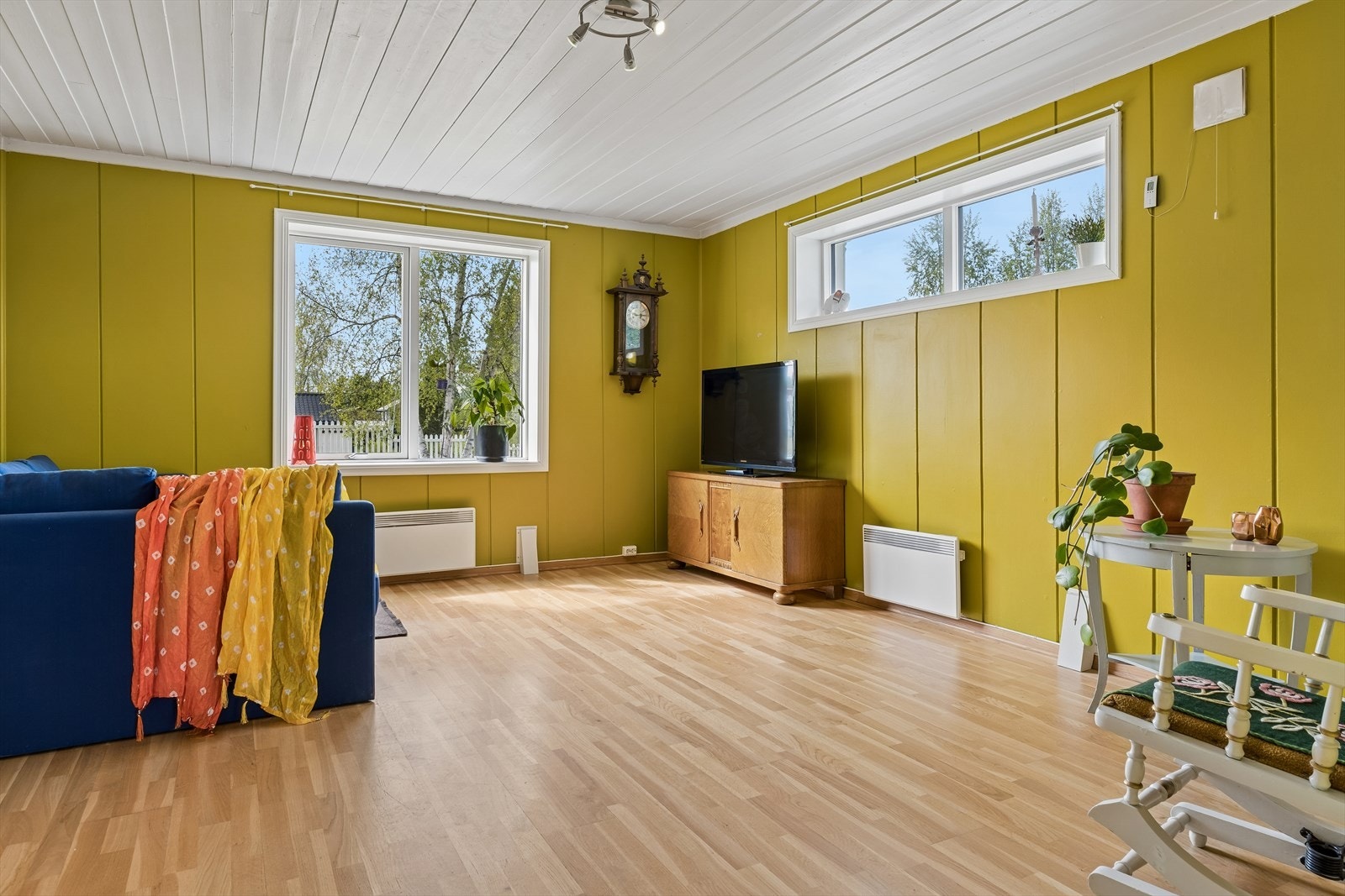 Stuen i første etasje. Ble renovert for ca 10 år siden. Galleribilde
