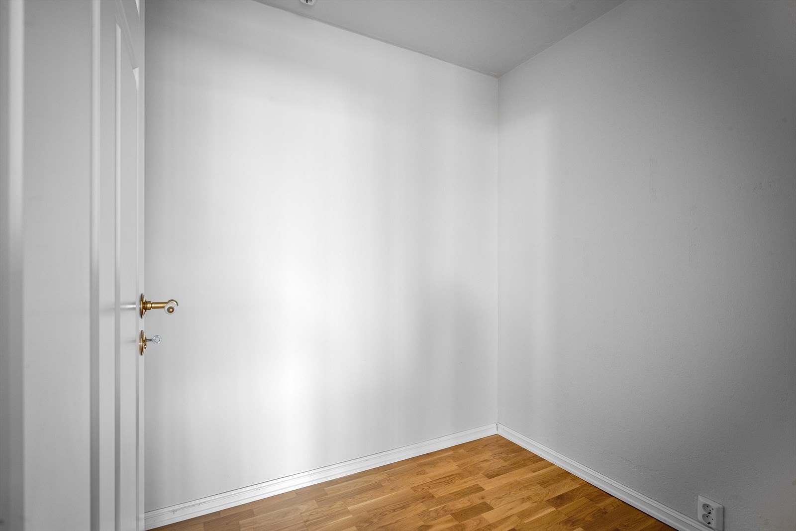Innredet rom som kan benyttes som kontor, gjesterom eller til oppbevaring. Rommet er etablert ved en endring fra opprinnelig planløsning. Galleribilde