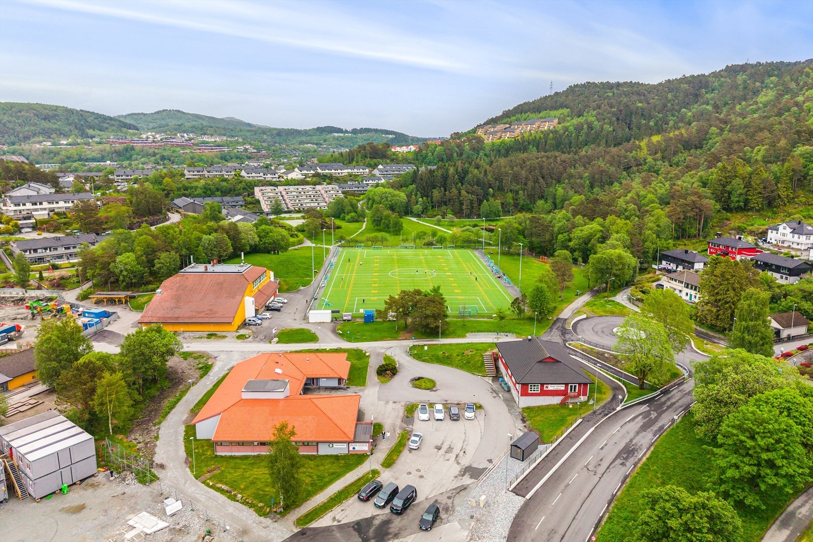 Flott idrettsanlegg like ved Galleribilde