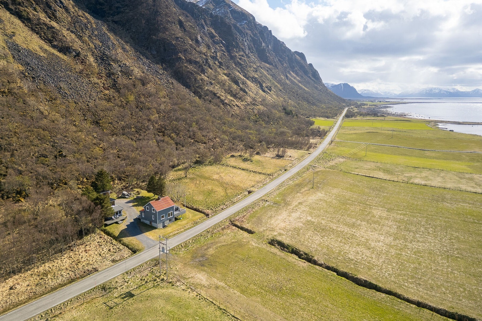 En fredelig og landlig beliggenhet med god avstand til naboer. Galleribilde