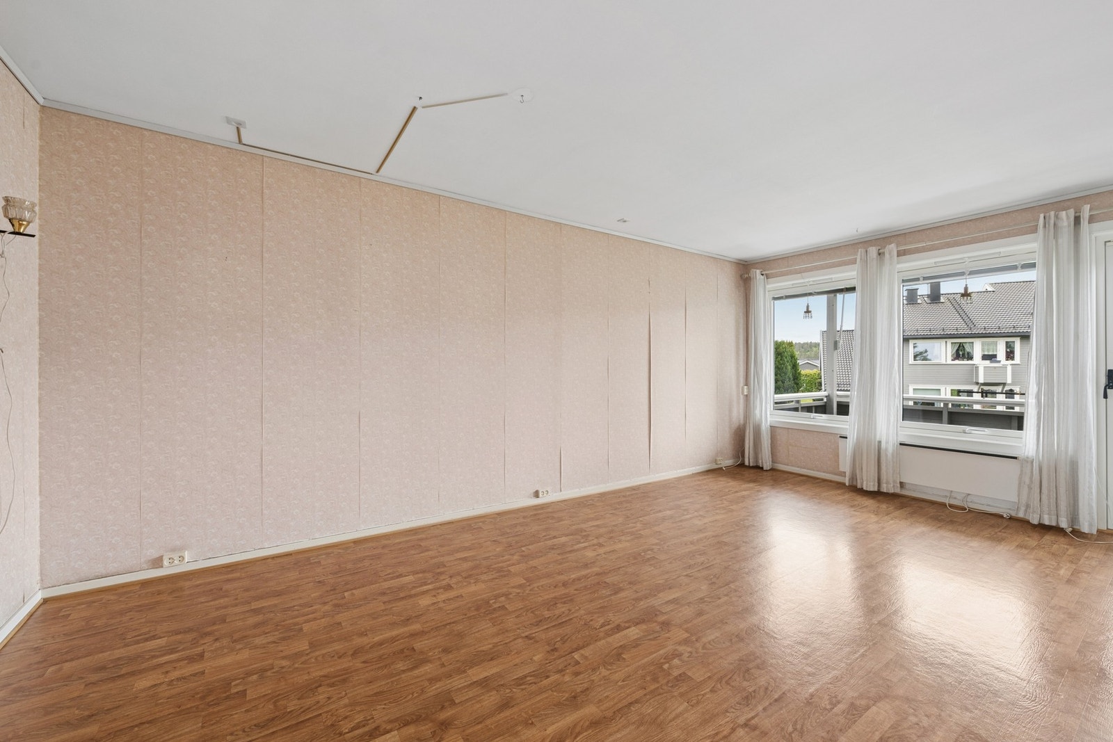 Det er gode møbleringsmuligheter i stuen. Galleribilde