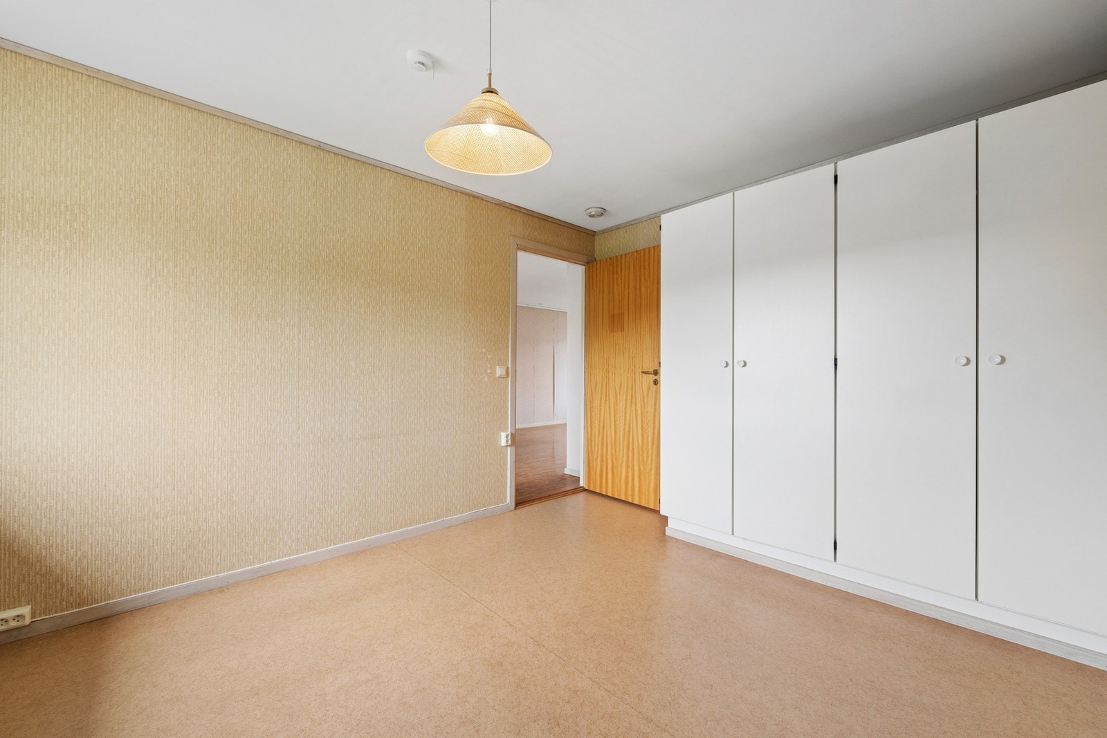 God plass til oppbevaring i skap. Galleribilde