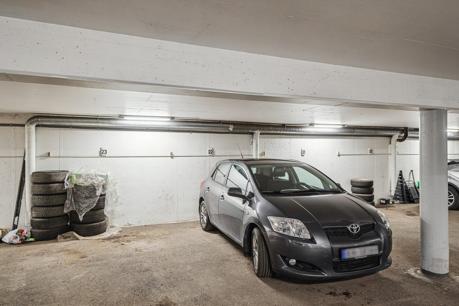 Egen plass i parkeringskjeller. Galleribilde