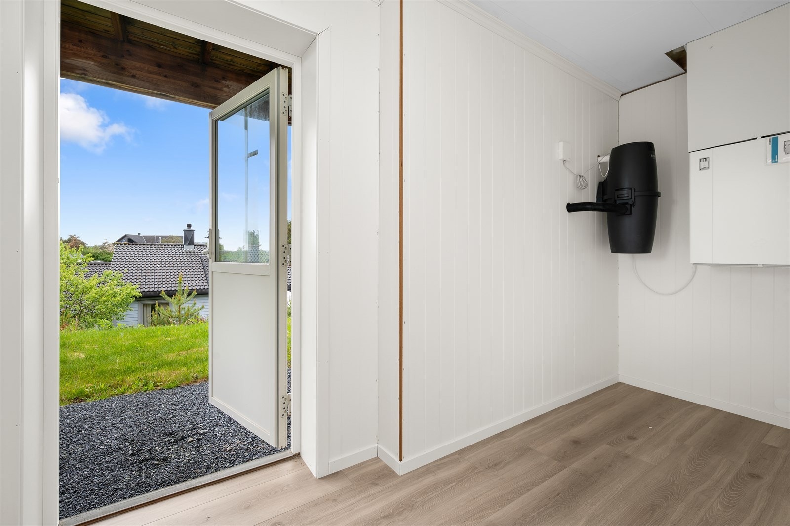 Du finner 2 boder innendørs på hhv. 5 og ca. 3m². Galleribilde