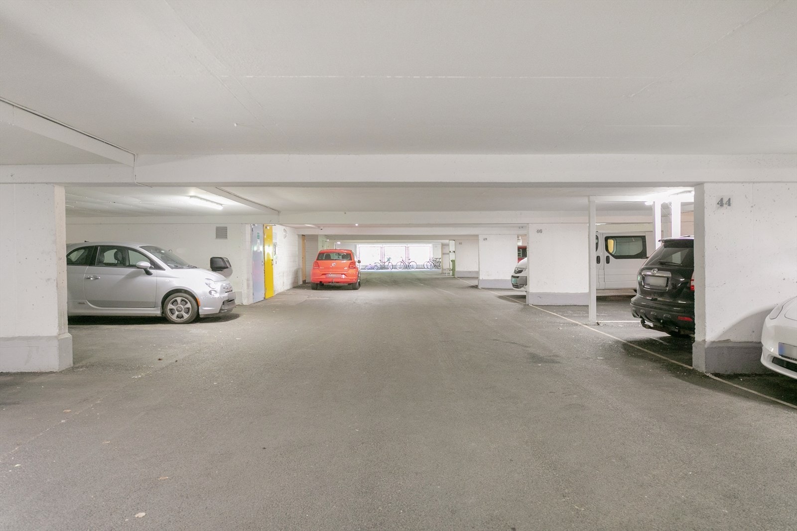 Leiligheten disponerer to boder i 1. etasje for ekstra lagringsplass. Galleribilde