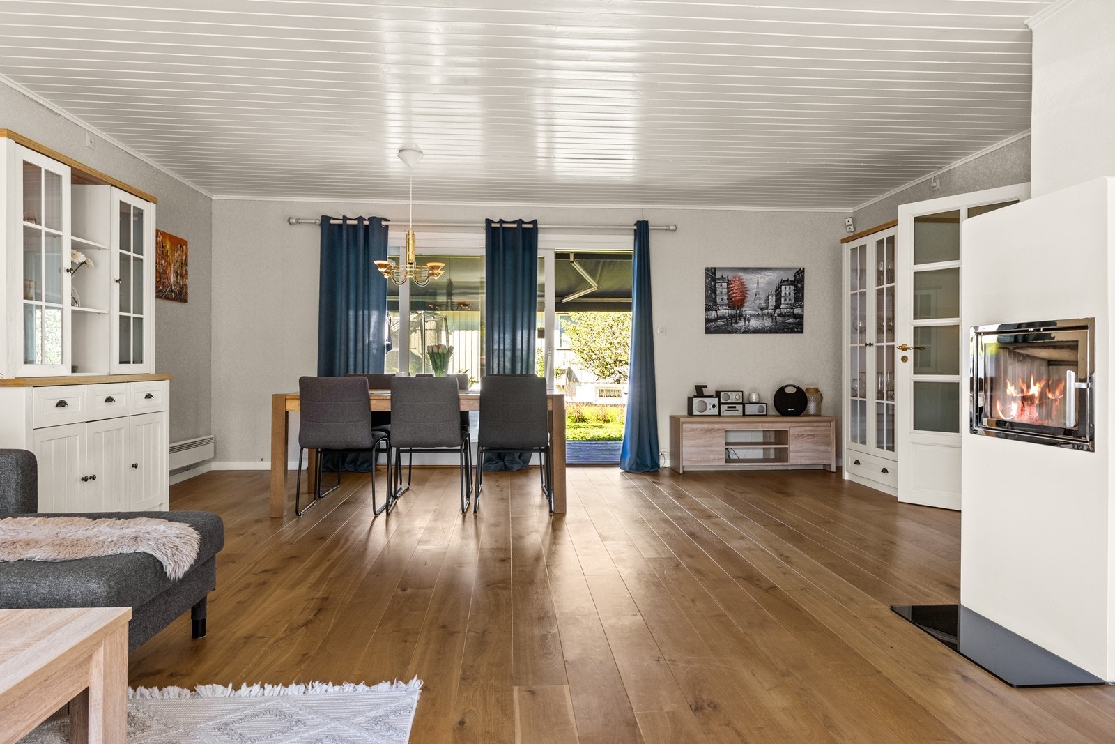 Utgang til terrasse og hage Galleribilde