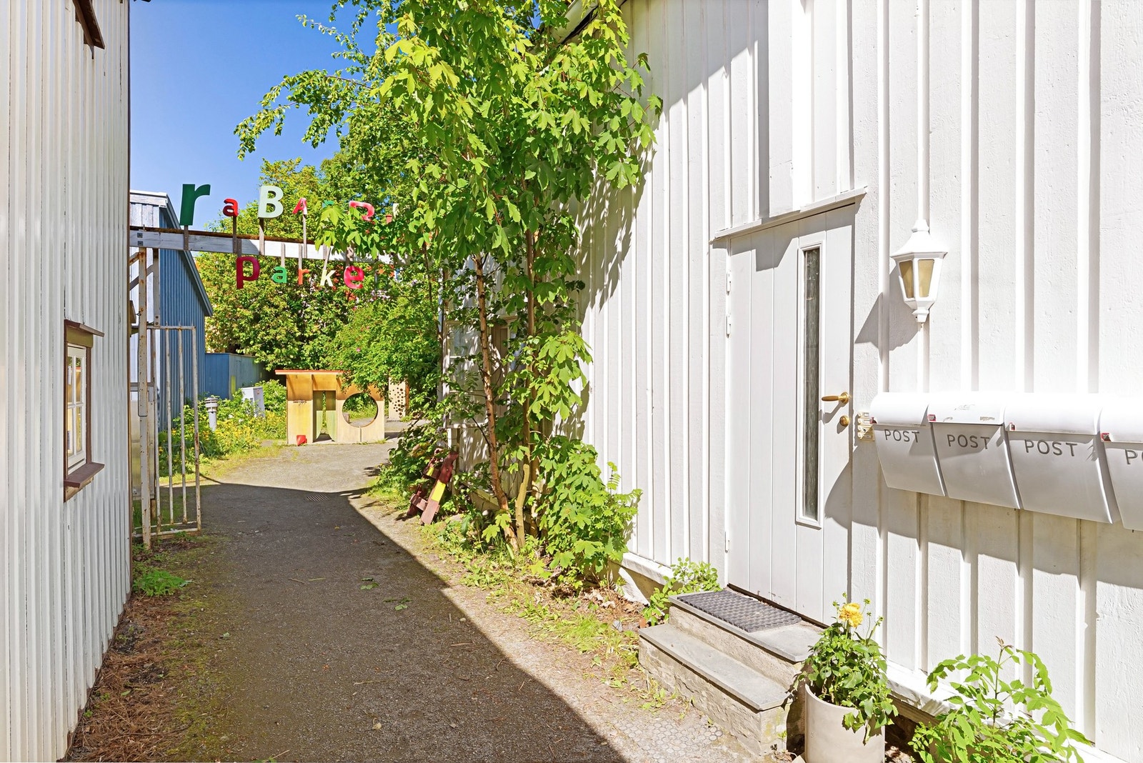 Det er totalt 4 leiligheter i huset. Galleribilde