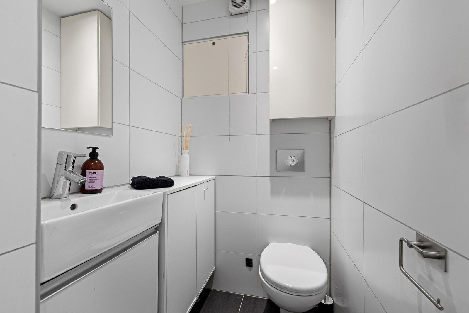 Separat wc med varmekabler i gulv Galleribilde
