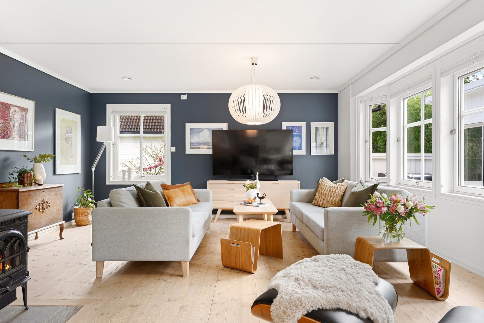 Romslig og flott stue på 34,1m². Galleribilde