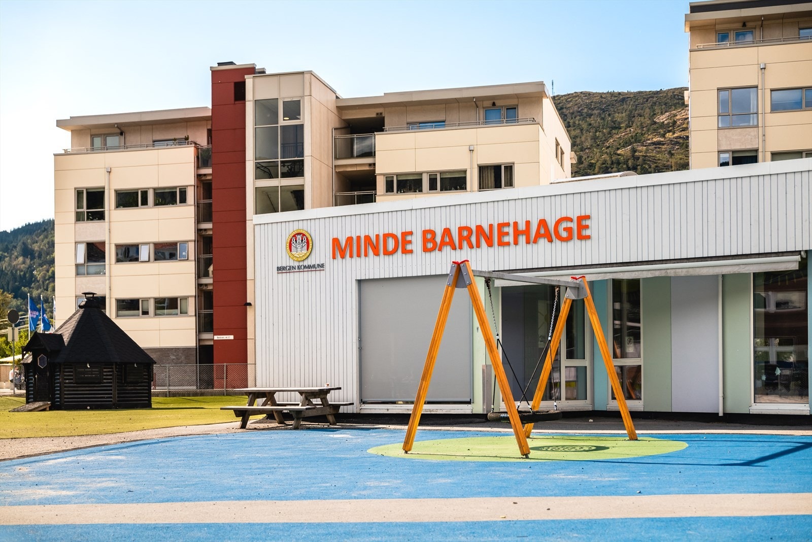 Det er 3 barnehager innen 4-5 min gange. Dette gir også fine lekeområder for småbarn. Galleribilde