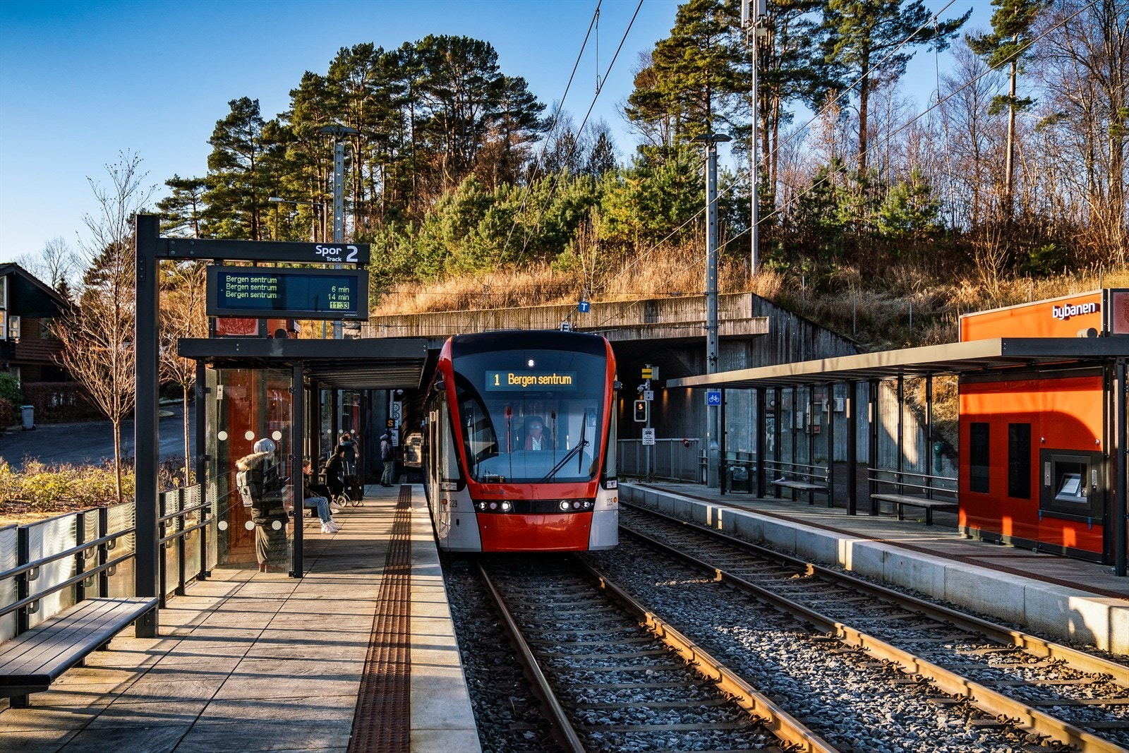 - En kort spasertur unna finner du bybanen - Galleribilde