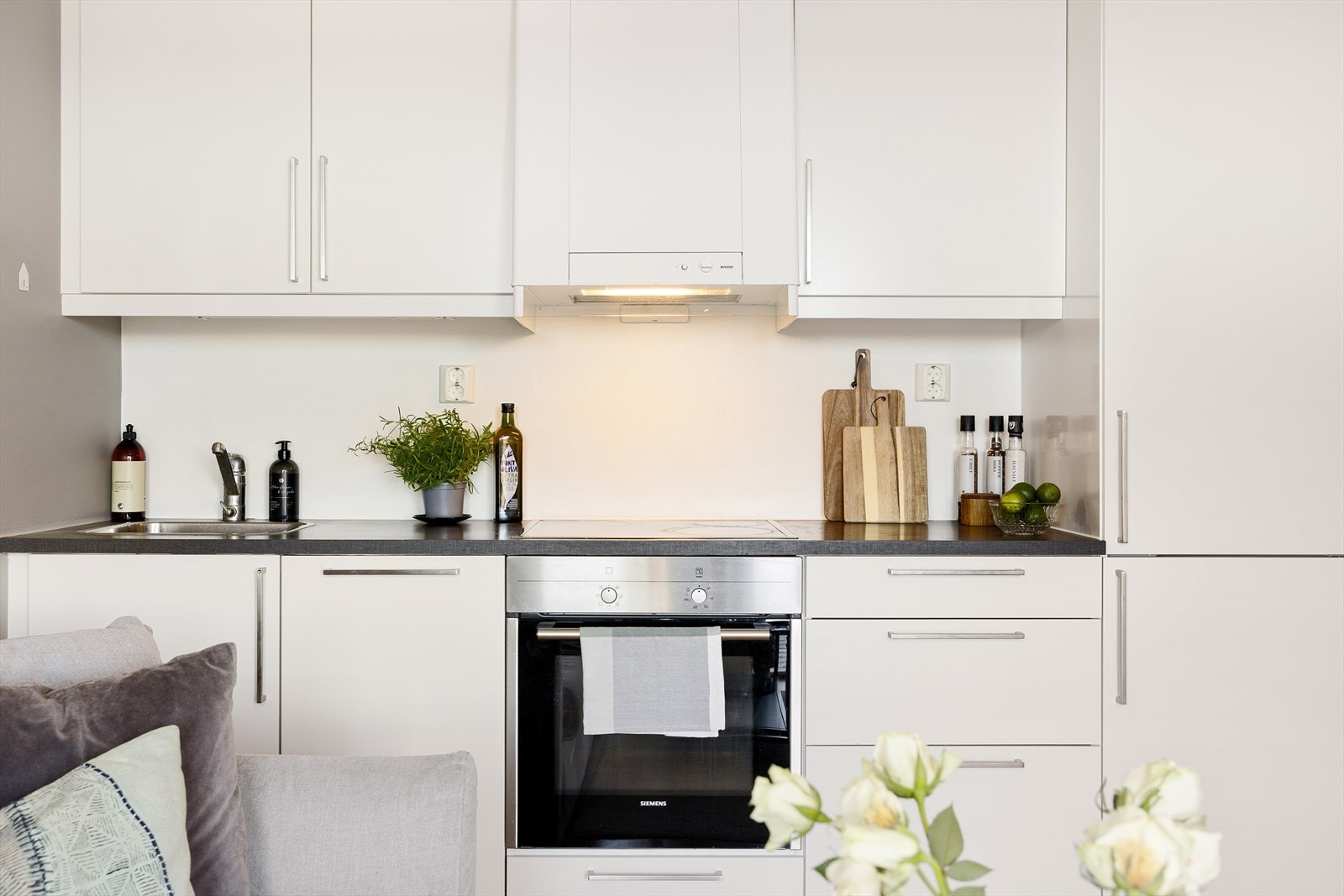 Hjemmet har fått energimerke B, og er merket med en lysegrønn farge. Dette indikerer at boligen har god energieffektivitet, noe som gir lavere energikostnader og et behagelig inneklima. Galleribilde