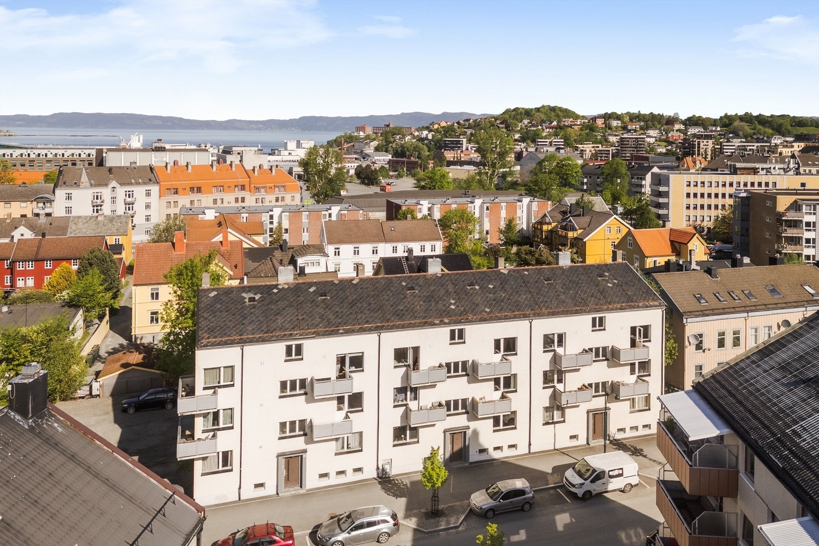 Proaktiv Eiendomsmegling ved Eirik Døsen har gleden av å presentere en romslig og flott 2-roms leilighet på Lademoen! Galleribilde
