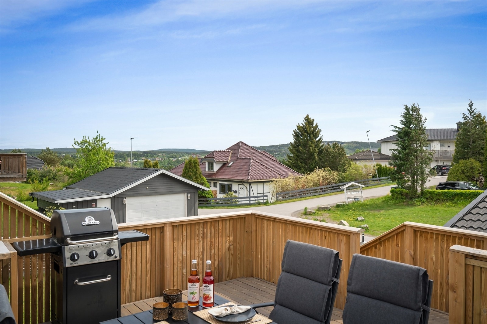 God plass til grill og spisebord. Galleribilde