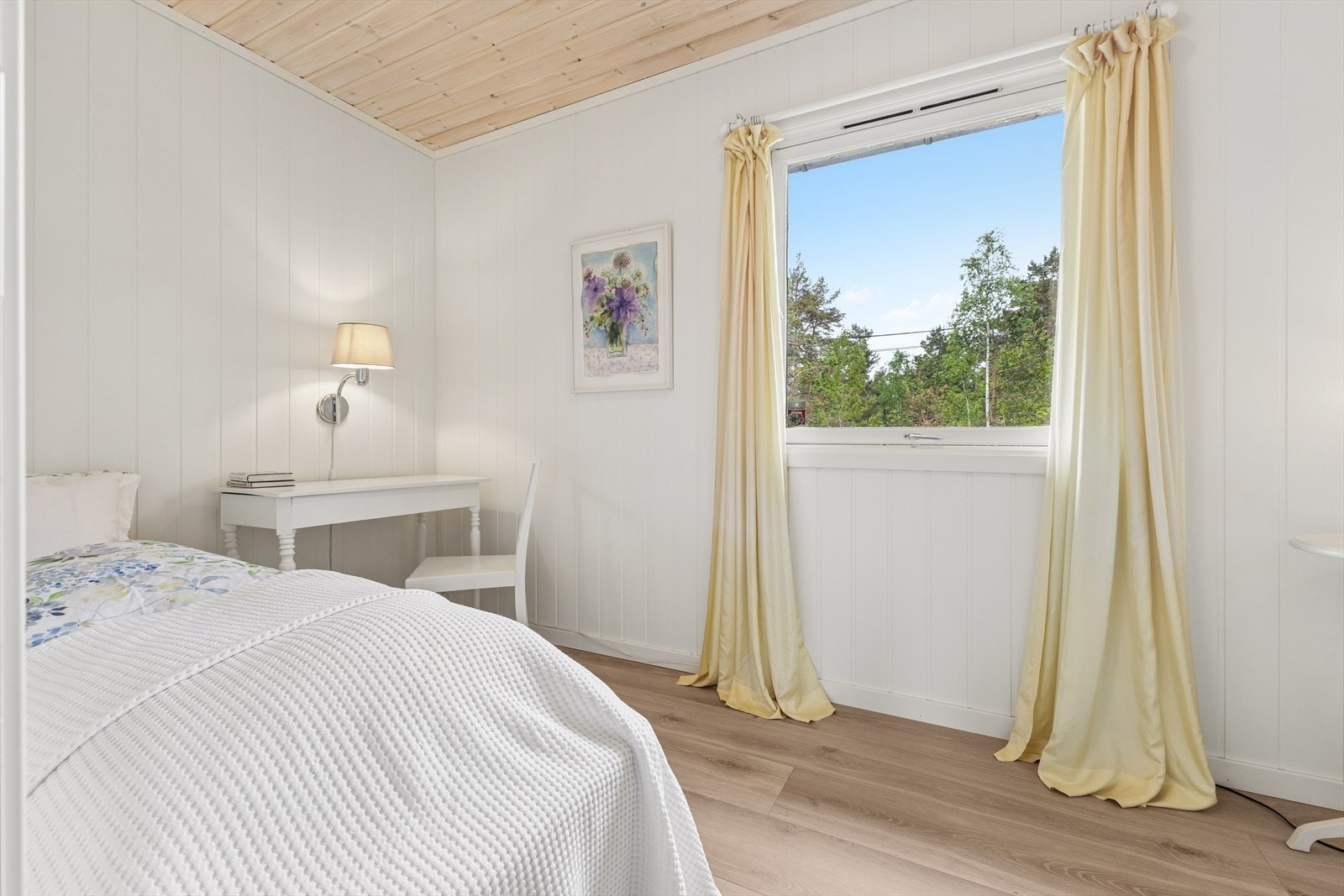 Praktisk soverom i boligens hovedetasje. Galleribilde