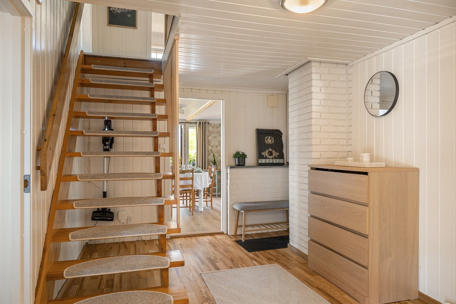 Trapp til 2 etasje fra gang. Galleribilde