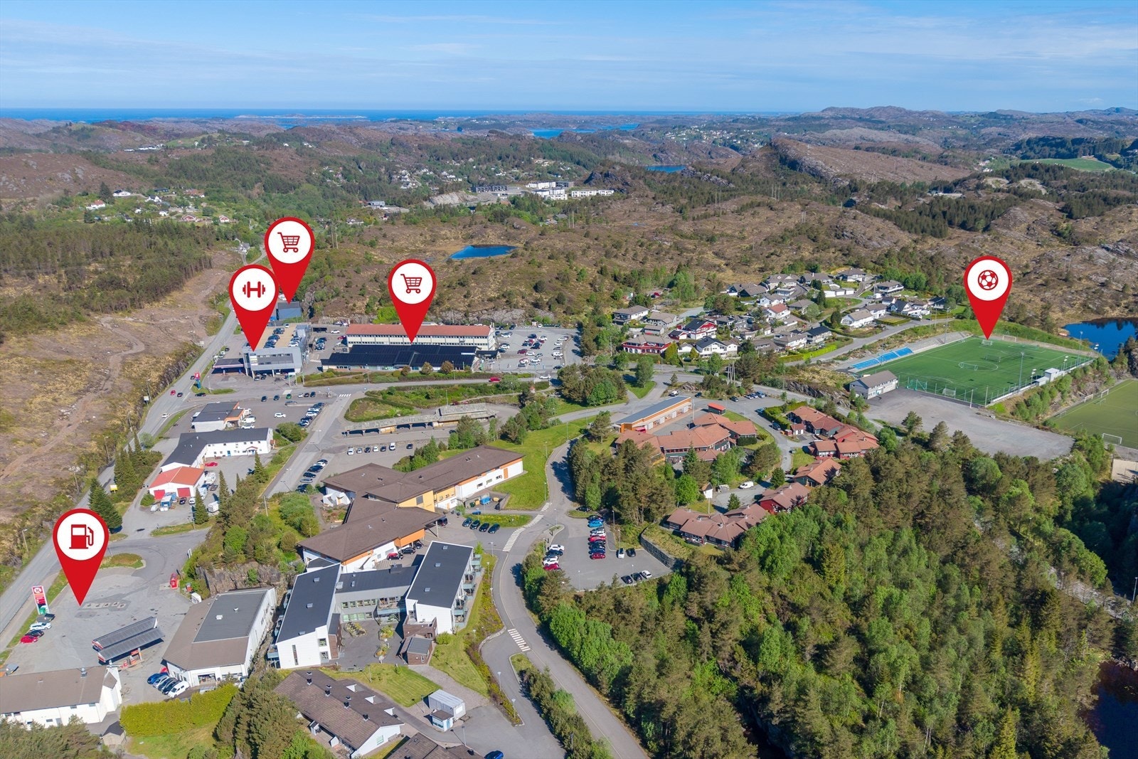 Sund senter med blant annet kiwi, vinmonopolet, blomsterbutikk, apotek og frisørsalong finner man en 4 minutters kjøretur unna Galleribilde