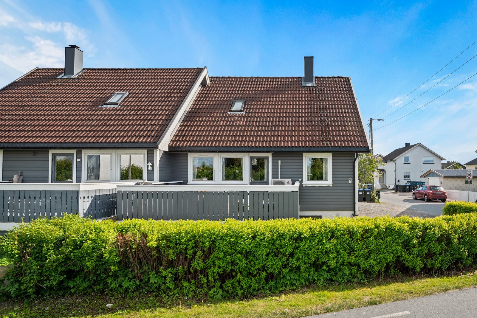 Innholdsrik tomannsbolig over tre plan Galleribilde