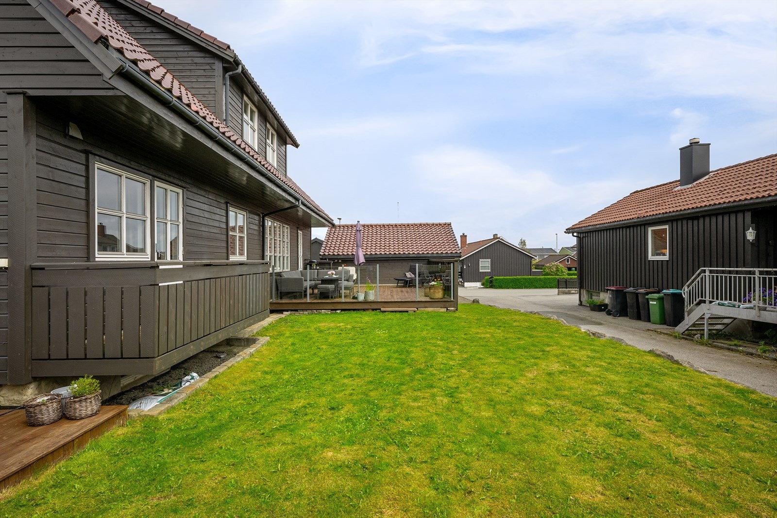 Uteområdet har flere soner for avslapning og sosiale sammenkomster. Galleribilde