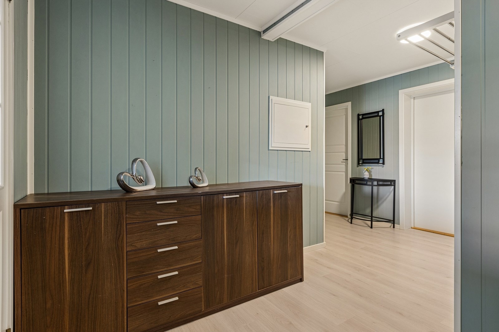 Romslig entré Galleribilde