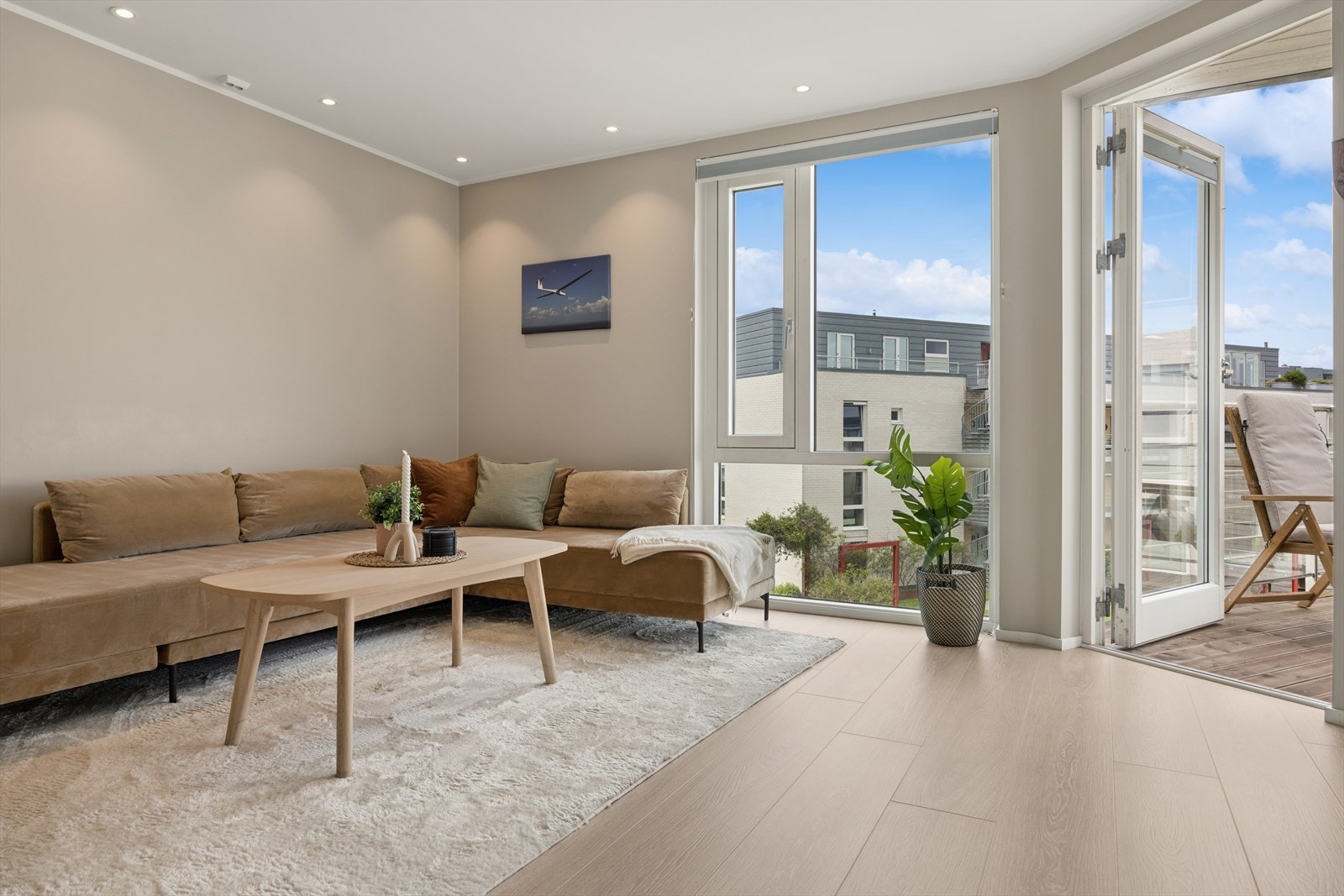 Leiligheten varmes opp med fjernvarme, som er inkludert i felleskostnadene. Galleribilde